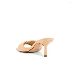 Tony Bianco Alexa Sandal ベージュ Tony Bianco Alexa Sandal in Beech Nappa | REVOLVE